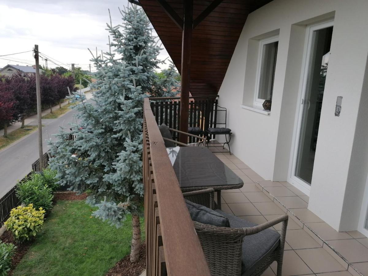 Balatonkeresztúr Villa Lili Apartments מראה חיצוני תמונה