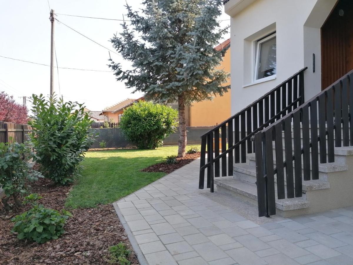 Balatonkeresztúr Villa Lili Apartments מראה חיצוני תמונה
