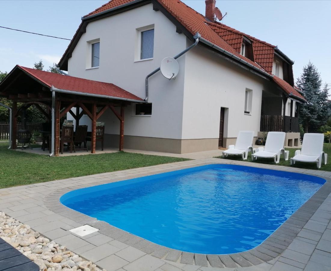 Balatonkeresztúr Villa Lili Apartments מראה חיצוני תמונה