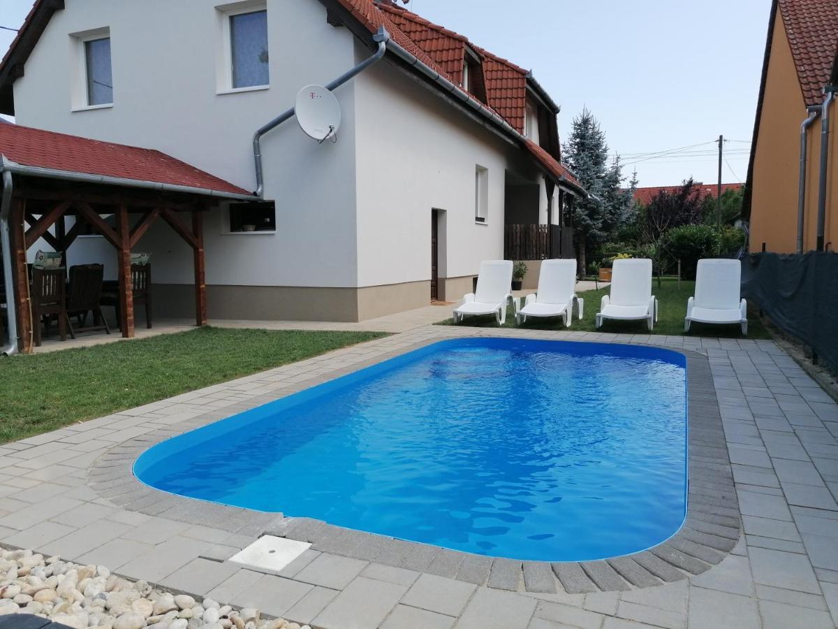 Balatonkeresztúr Villa Lili Apartments מראה חיצוני תמונה