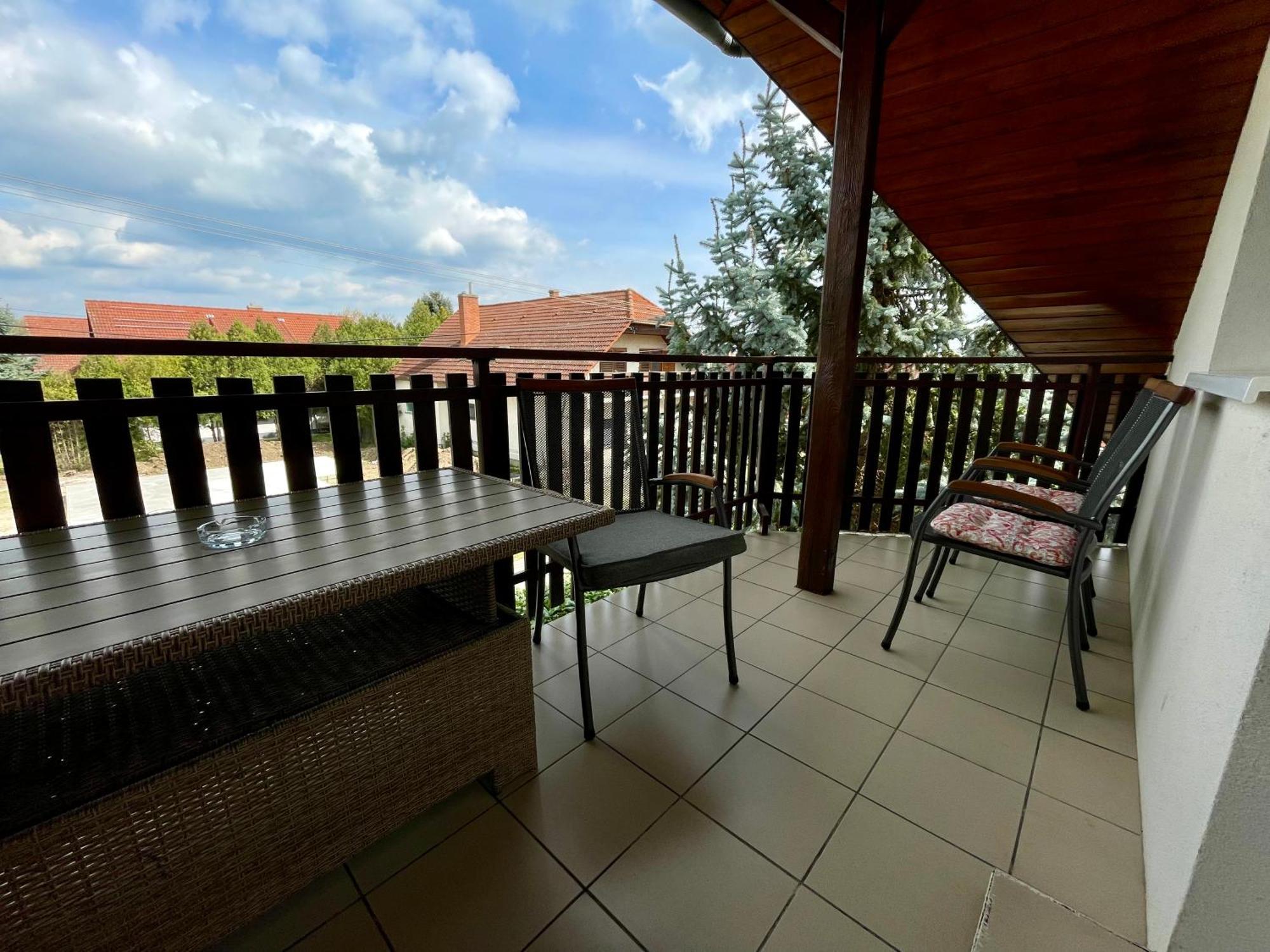 Balatonkeresztúr Villa Lili Apartments מראה חיצוני תמונה